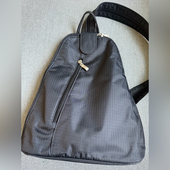 Baggallini Metro Backpack Sling Crossbody Shoulder Bag black Full Zip Pockets - Picture 5 of 12